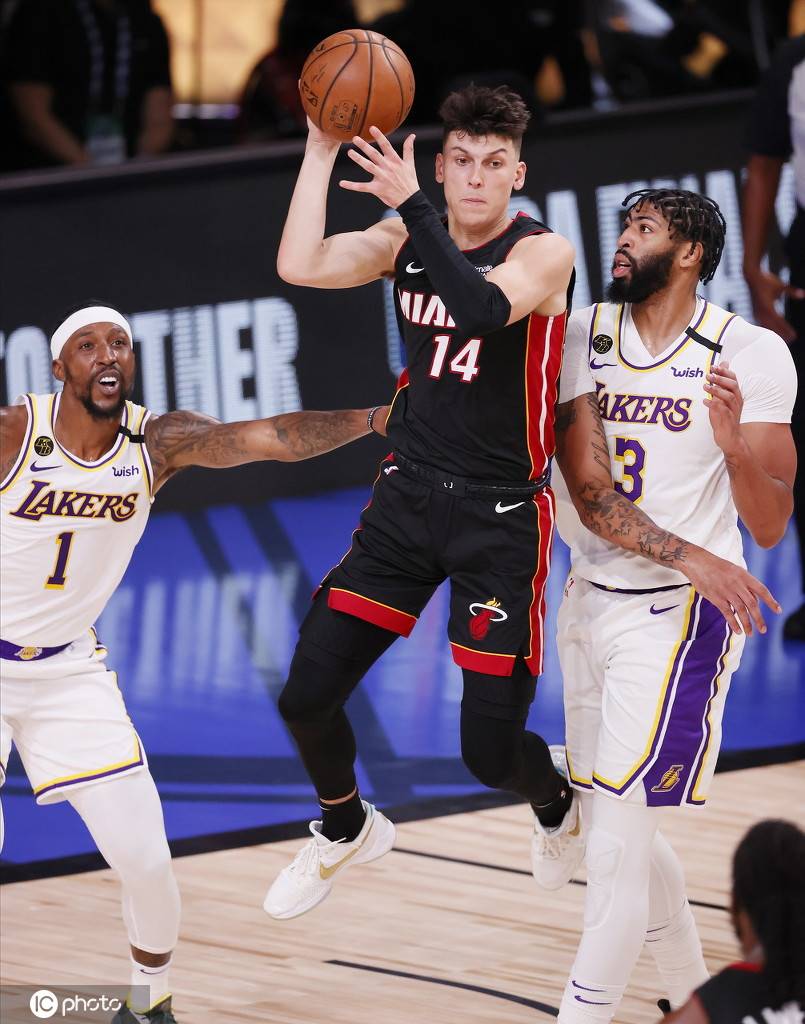 热火新秀表现惊艳，全场观众掌声不断，是一知道点击组织他们.